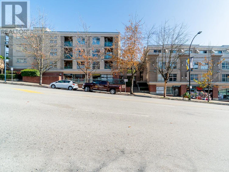 208-332 Lonsdale Avenue, North Vancouver, BC, V7M 3M5