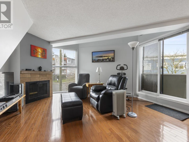 16 - 1870 Yew Street, Vancouver BC V6K 3G2
