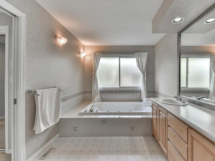 13029 13 Avenue, Surrey, BC, V4A 1B9 - 30