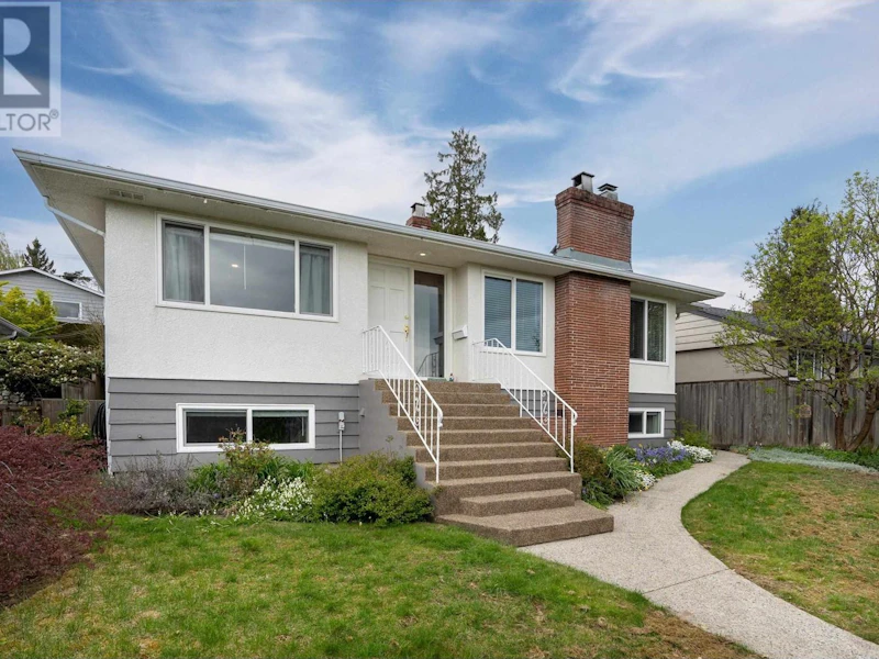 1118 Adderley Street, North Vancouver BC V7L 1T3