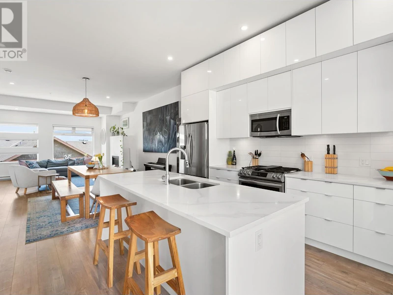 102 - 736 Gibsons Way, Gibsons BC