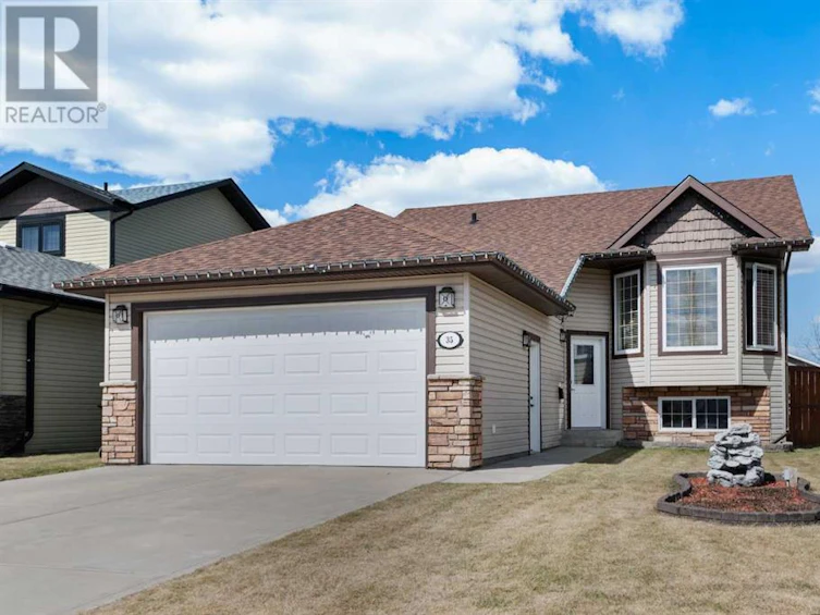 35 Camille Gate, Blackfalds, AB, T0M 0J0