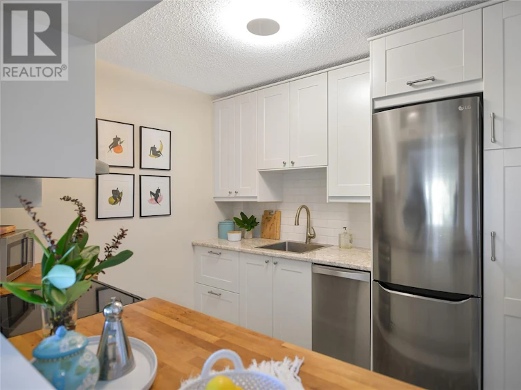 310-1433 Faircliff Lane, Victoria, BC, V8S 3J6 - 13
