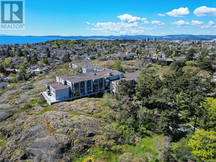 310-1433 Faircliff Lane, Victoria, BC, V8S 3J6 - 32