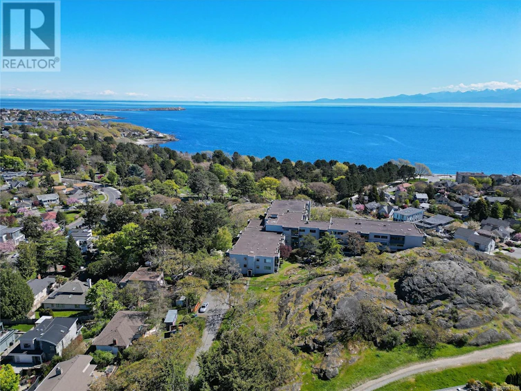 310-1433 Faircliff Lane, Victoria, BC, V8S 3J6 - 37
