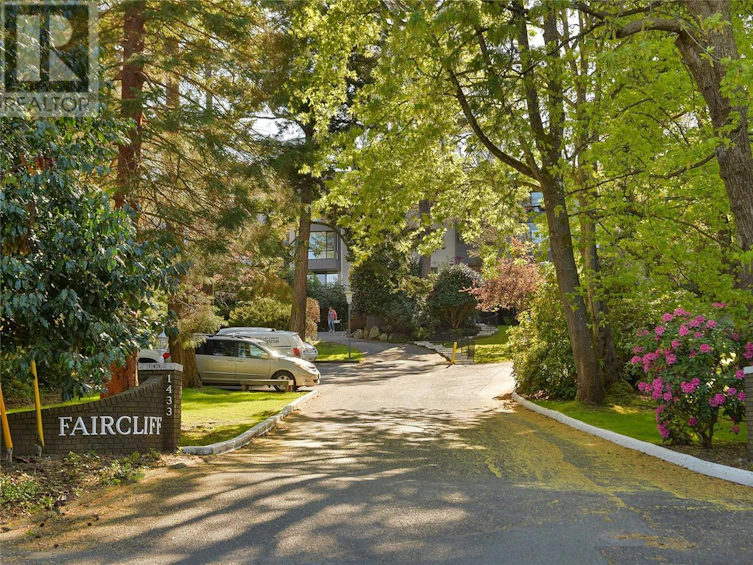310-1433 Faircliff Lane, Victoria, BC, V8S 3J6 - 39