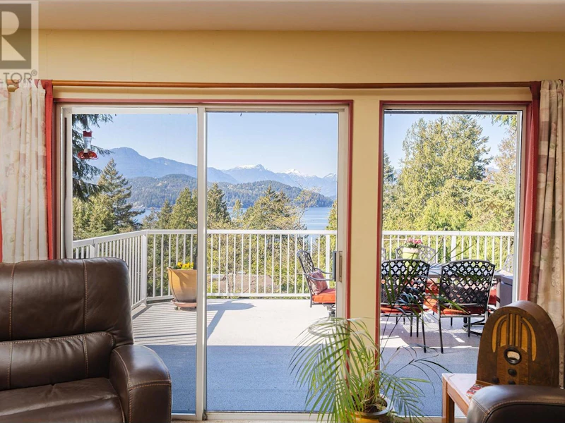 876 Windjammer Road, Bowen Island BC V0N 1G2