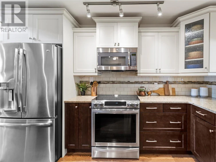 2391 Hillen Crescent, Anglemont, BC, V0E 1M7 - 12