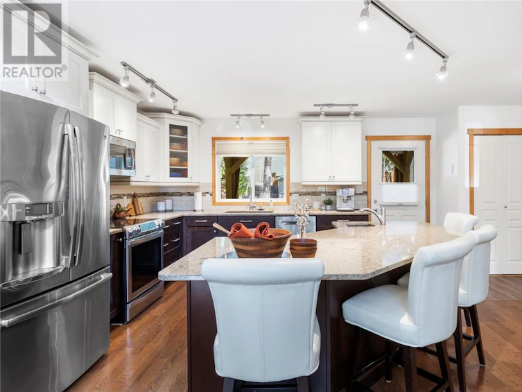 2391 Hillen Crescent, Anglemont, BC, V0E 1M7 - 8