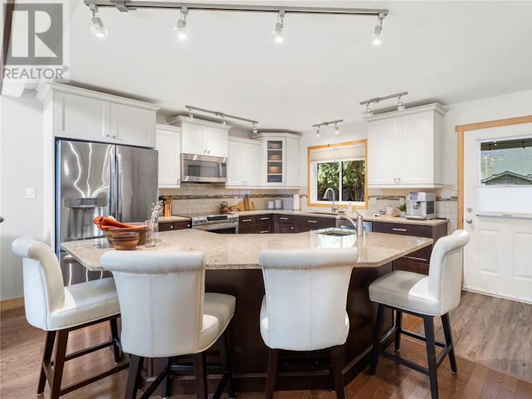 2391 Hillen Crescent, Anglemont, BC, V0E 1M7 - 9