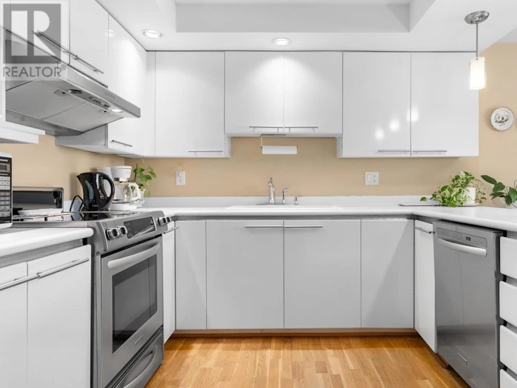 206-3389 Capilano Crescent, North Vancouver, BC, V7R 4W7 - 3