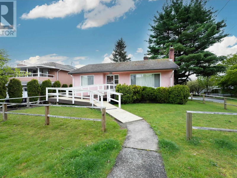2140 Edinburgh Street, New Westminster BC V3M 2X8