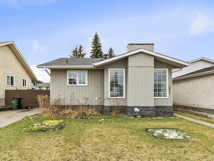2052 48 Street NW, Edmonton, AB, T6L 2W6