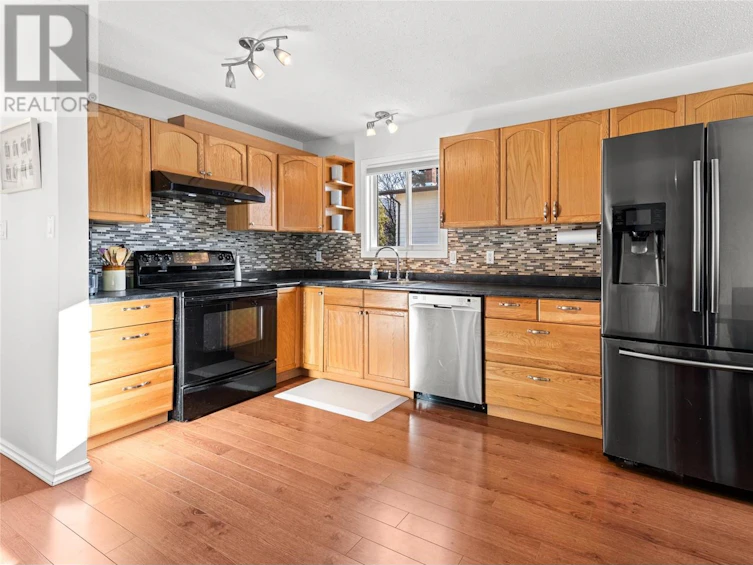 1603 Carmi Avenue, Penticton, BC, V2A 6Y1 - 3