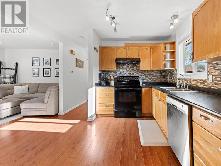 1603 Carmi Avenue, Penticton, BC, V2A 6Y1 - 5