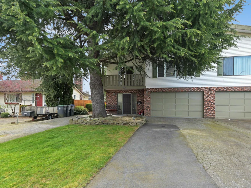 17224 59a Avenue, Surrey BC V3S 5S5