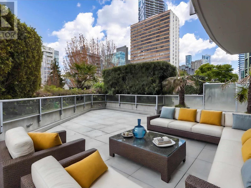205 - 1688 Robson Street, Vancouver BC V6G 1C7