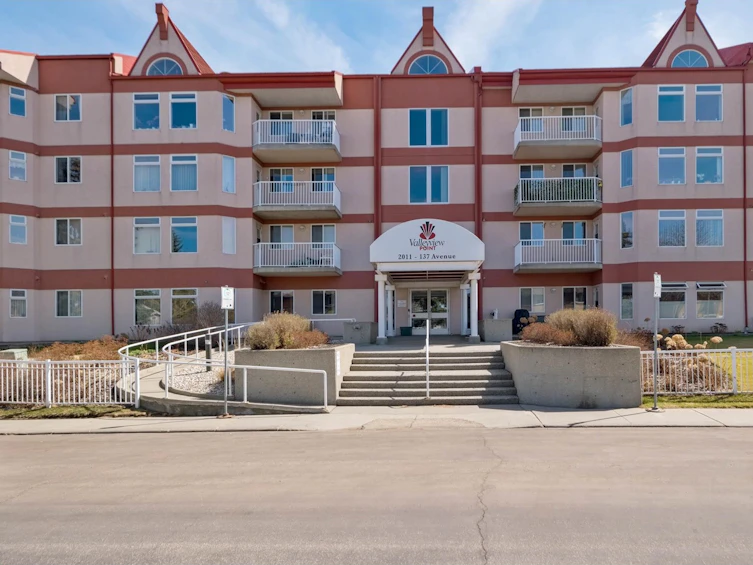 113-2011 137 Avenue NW, Edmonton, AB, T5A 4W2