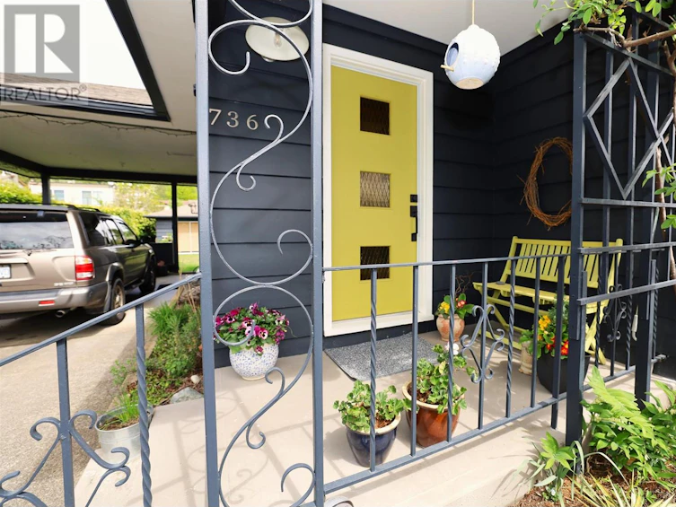 736 Franklin Road, Gibsons, BC, V0N 1V8