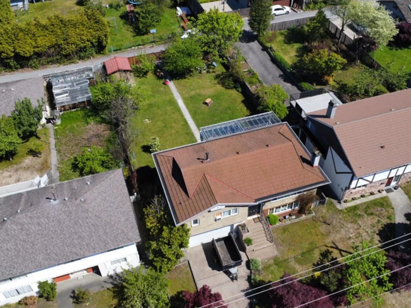 820 E 16th Street, North Vancouver BC V7L 2V4