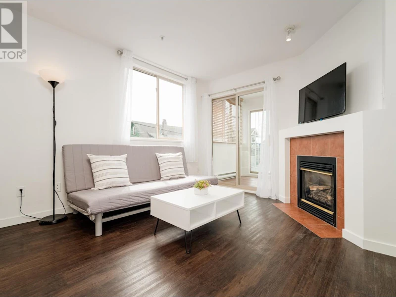 210 - 1688 E 4th Avenue, Vancouver BC V5N 1J8