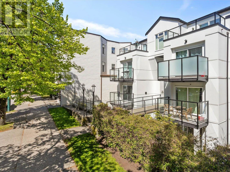 201-1055 East Broadway, Vancouver, BC, V5T 1Y5