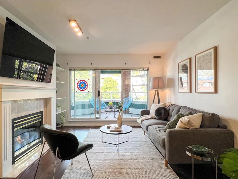 206 - 128 W 8th Street, North Vancouver BC V7M 3M1