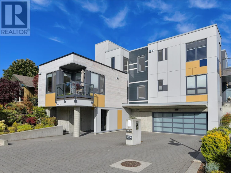 5-9667A First Street, Sidney, BC, V8L 3C8