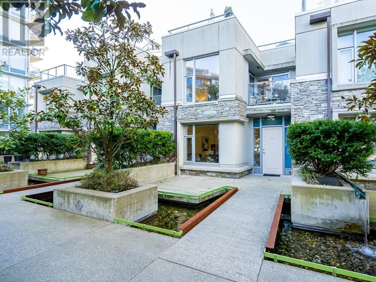 TH 237-188 Keefer Place, Vancouver, BC, V6B 0J1 - 2