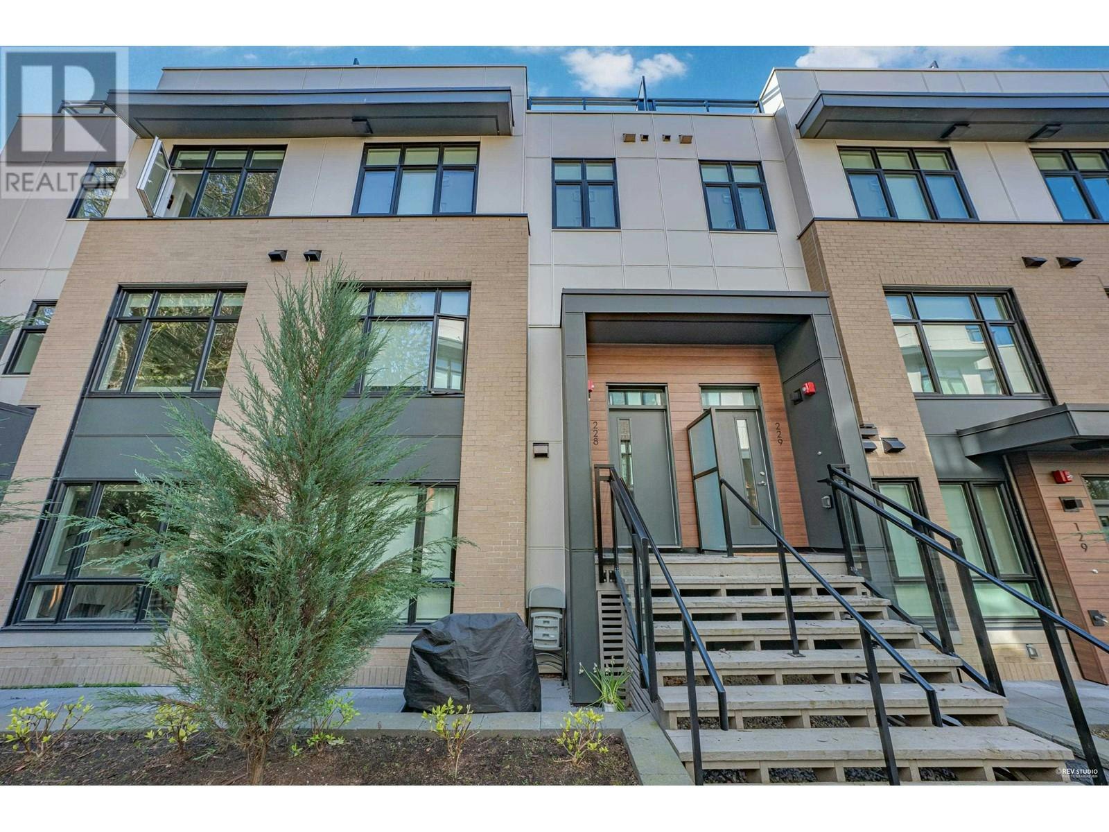 228-2035 Glenaire Drive, North Vancouver, BC, V7P 1Y2