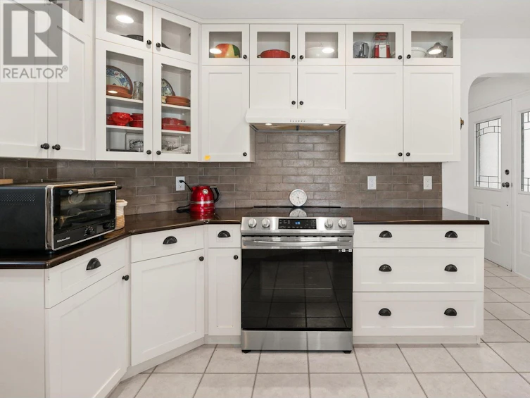3889 Gallaghers, Kelowna, BC, V1W 3Z9 - 11