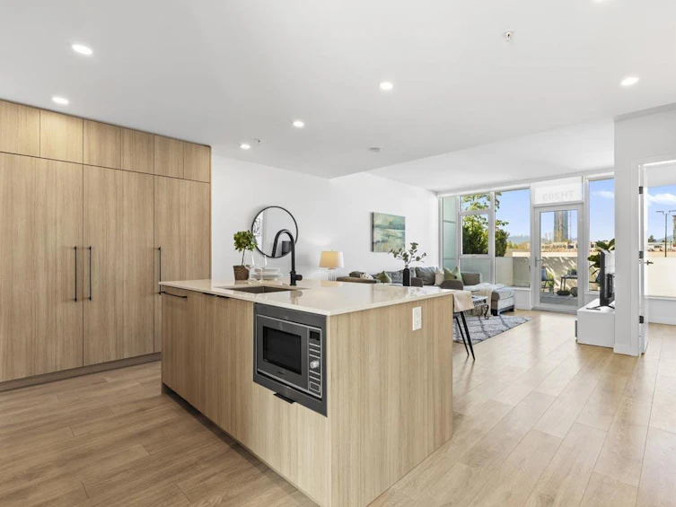 TH203-10225 Whalley, Surrey, BC, V3T 0S2