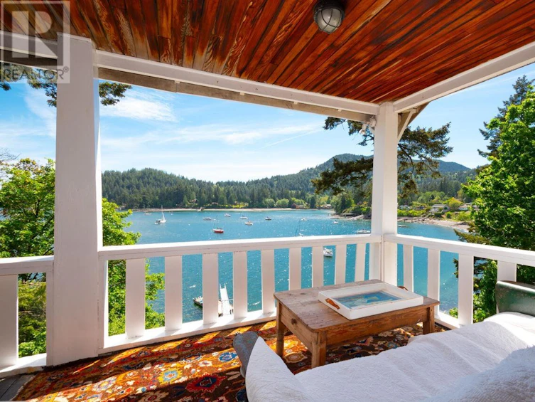 383 David Road, Bowen Island, BC, V0N 1G1