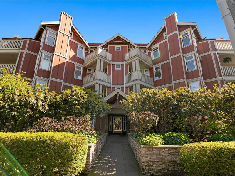 311 - 15368 16a Avenue, Surrey BC V4A 1S9