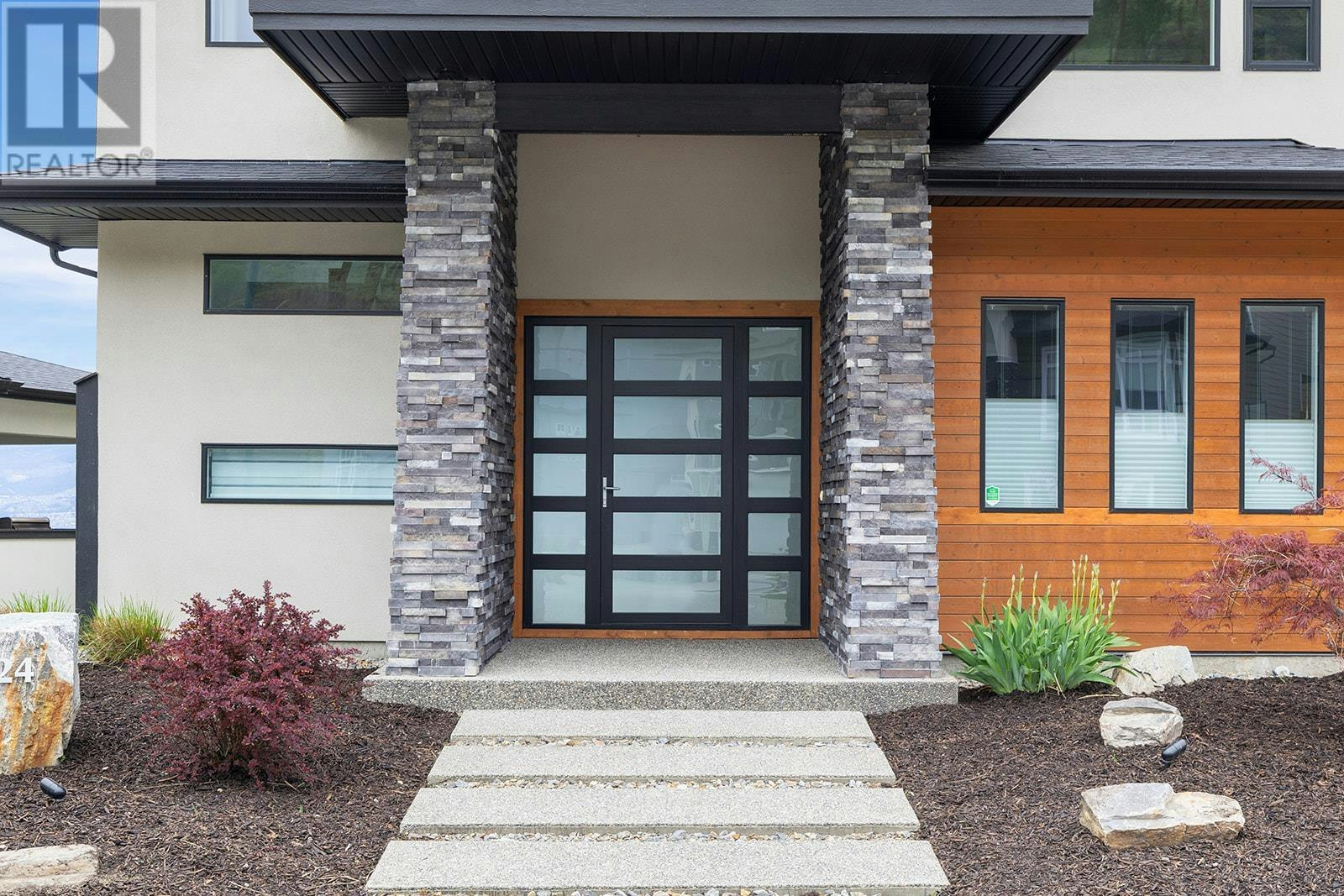 5624 Mountainside Drive, Kelowna, BC, V1W 5L5 - 4
