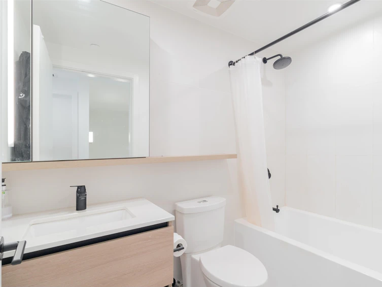 TH1-10448 University, Surrey, BC, V3T 0S7 - 24