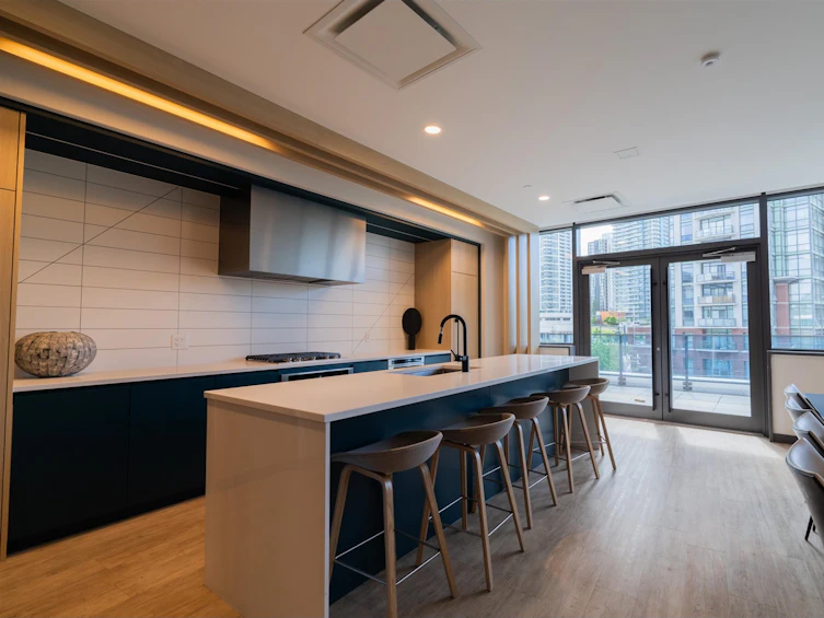 TH1-10448 University, Surrey, BC, V3T 0S7 - 9