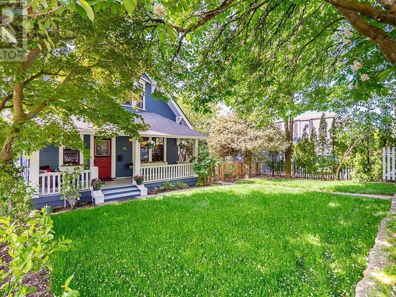 121 E 27th Street, North Vancouver BC V7N 1B3