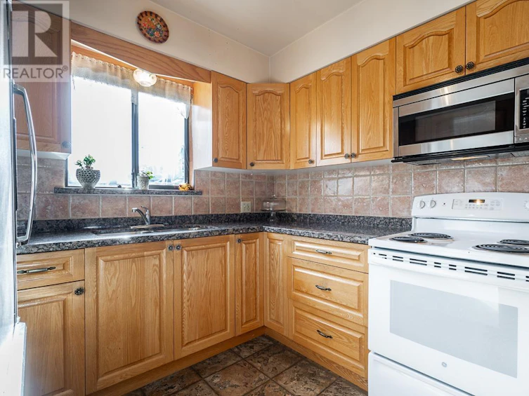 748 Rupert Street, Vancouver, BC, V5K 4K9 - 4