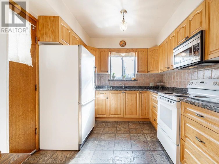 748 Rupert Street, Vancouver, BC, V5K 4K9 - 6