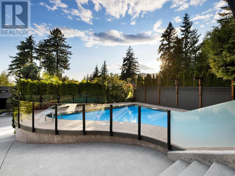 5572 Molina Road, North Vancouver, BC, V7R 4P4 - 38
