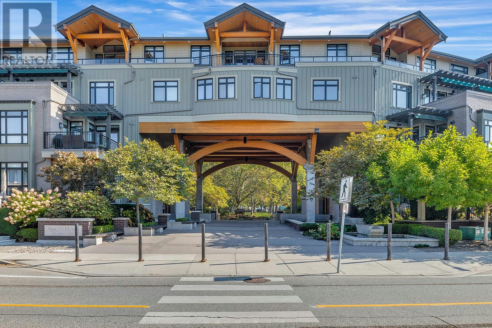 112-2901 Abbott Street, Kelowna, BC, V1Y 1G7