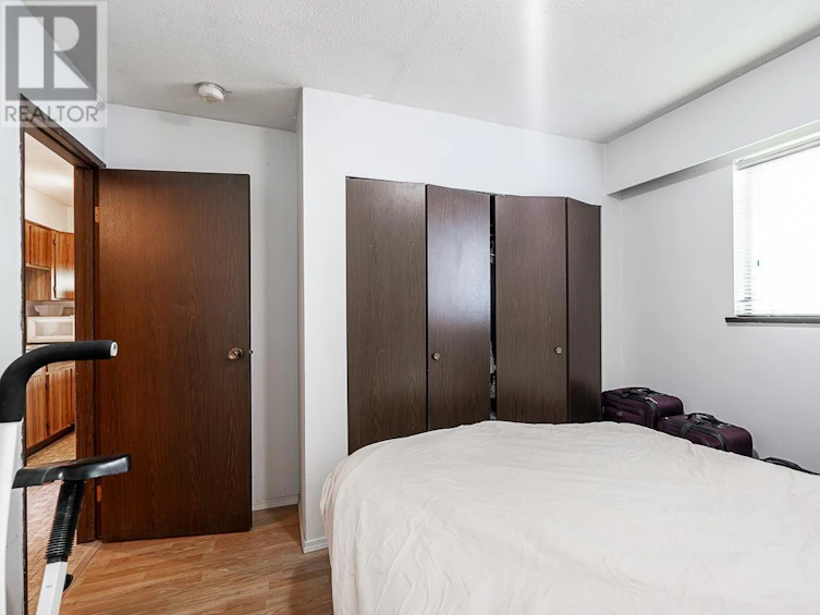 3725 Renfrew Street, Vancouver, BC, V5M 3L7 - 10