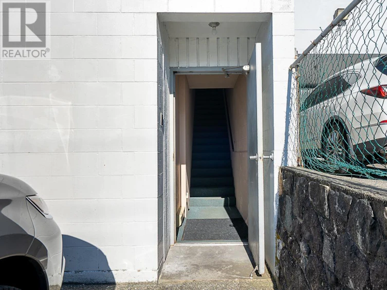 3725 Renfrew Street, Vancouver, BC, V5M 3L7 - 14