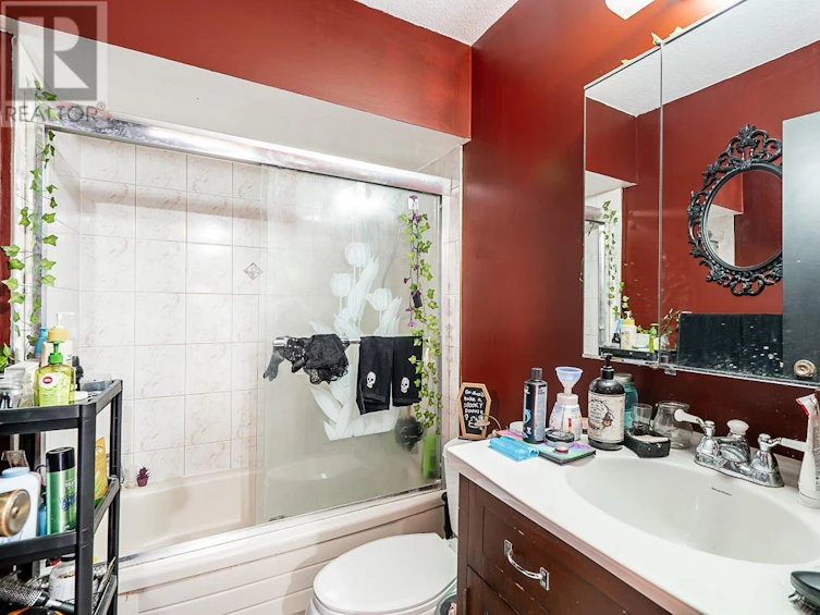 3725 Renfrew Street, Vancouver, BC, V5M 3L7 - 24