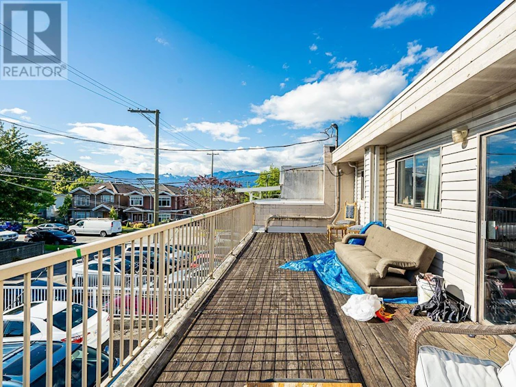 3725 Renfrew Street, Vancouver, BC, V5M 3L7 - 25