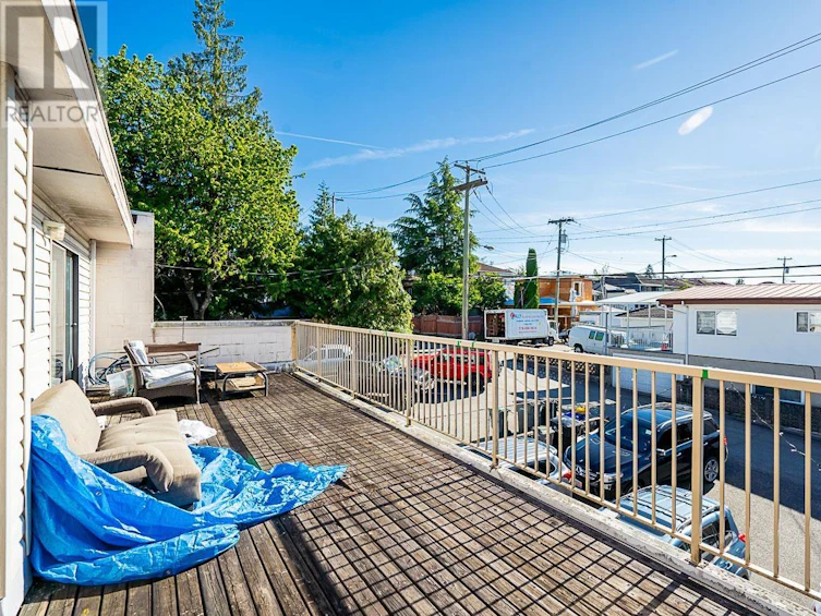 3725 Renfrew Street, Vancouver, BC, V5M 3L7 - 26