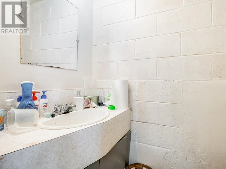 3725 Renfrew Street, Vancouver, BC, V5M 3L7 - 32