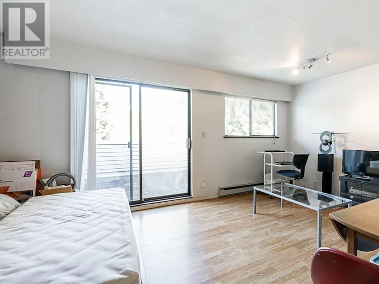 3725 Renfrew Street, Vancouver, BC, V5M 3L7 - 4
