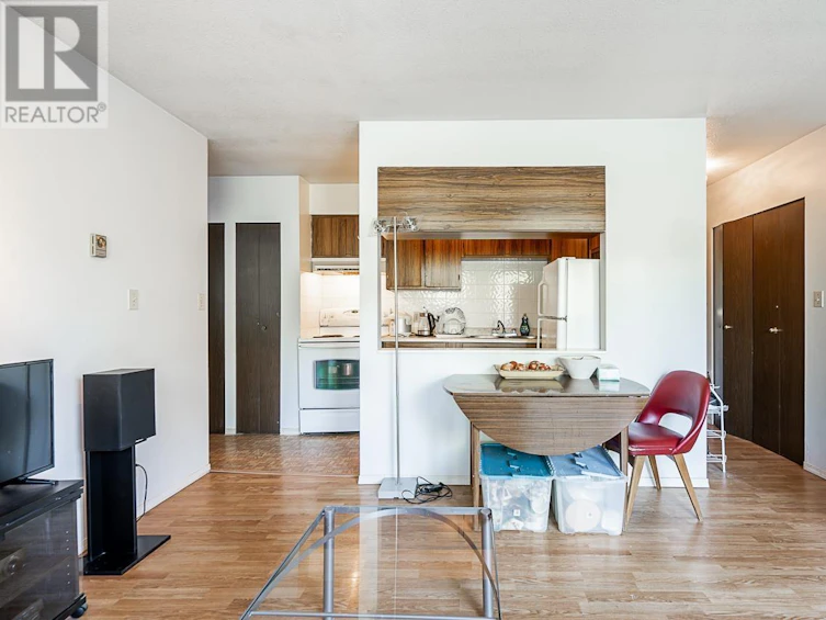 3725 Renfrew Street, Vancouver, BC, V5M 3L7 - 5